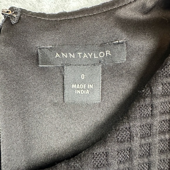 Ann Taylor Dress Womens 0 Black Textured Sheath Sleeveless Chic Career Workwear - Picture 4 of 9